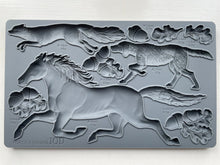 Load image into Gallery viewer, IOD Horse & Hound Mould